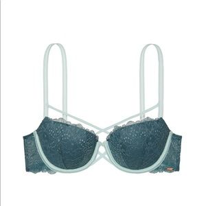 Victoria’s Secret Pink Date bra